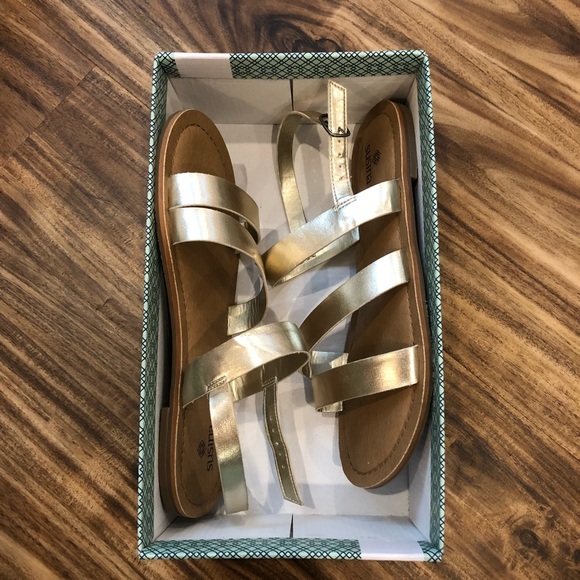 EUC Susina Faux Leather Womens Gold Sandals Size 8 - Picture 5 of 5